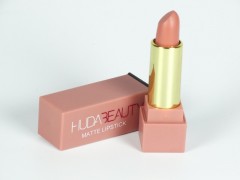 Ruj mat "Matte Lipstick 01"