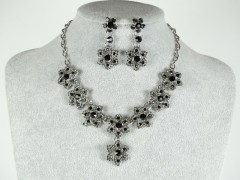 Set colier si cercei flori negre