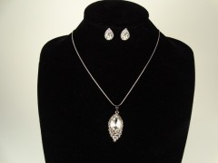 Set lantisor si cercei argintiu cristale forma para