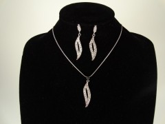 Set lantisor si cercei argintiu si cristale frunzuita