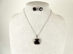 Set lantisor si cercei argintiu si cristale negre patrate
