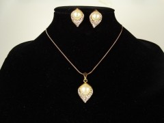 Set lantisor si cercei auriu cristale si perlute