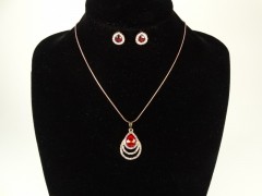 Set lantisor si cercei auriu si cristale rosii