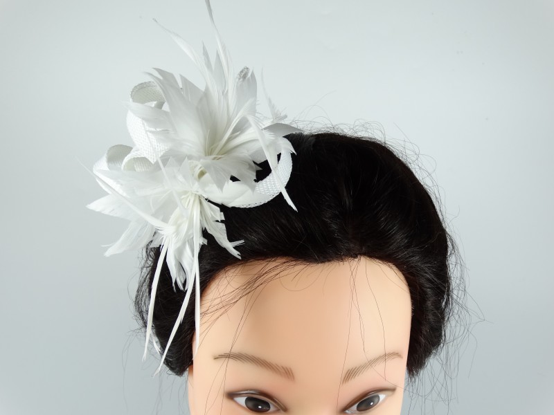 Voaleta model floral alba